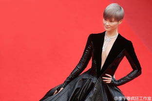 李宇春黑色裤装亮相红毯