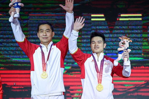 奥运冠军石智勇为选手颁奖