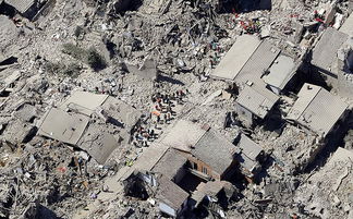 强风暴席卷美国中东部致27死 航拍：大片建筑倾倒变废墟