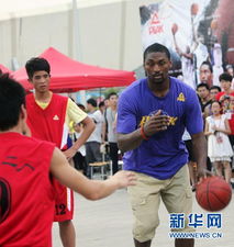 球迷与球员互动温馨瞬间