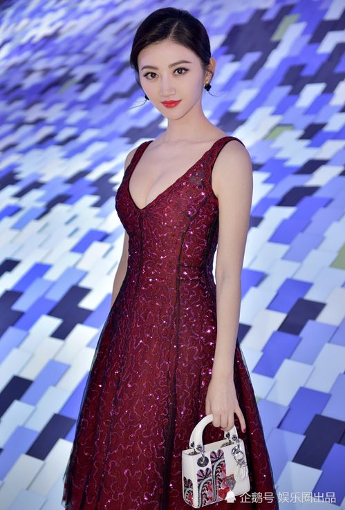 景甜正是穿旗袍的好年纪：复古造型惊艳全网，东方美诠释得刚刚好