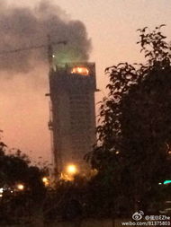 长安城内火光冲天百姓逃难