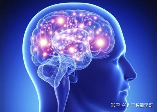 一个人在电脑前思考未来计划