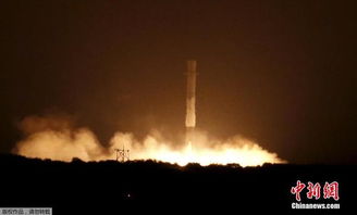 可回收火箭发射升空瞬间图片
