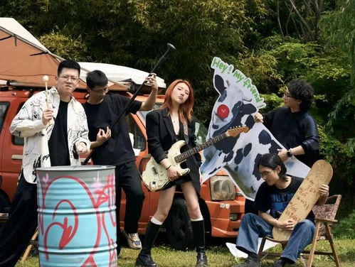 银川马拉松参赛者冲刺瞬间