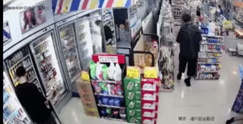 上海物价的真相：从袜子维权到水果摊主的呐喊，我亲历这座城市的生存挑战