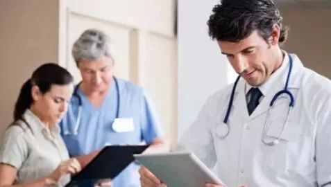 每天2包烟+4瓶饮料，年轻男子竟患上骨质疏松！这些习惯你也有？