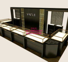 展示黄金饰品的柜台与价格标签