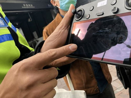 深圳交警引入新款大疆警用无人机，可抓拍司机开车玩手机违法行为