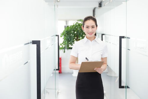 交通局职工被曝先后与两女子办婚礼，舆论哗然背后真相如何？