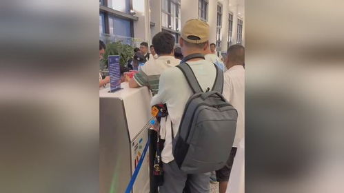 未在起飞前40分钟值机，母子错过航班大闹机场：耽误孩子公务员考试