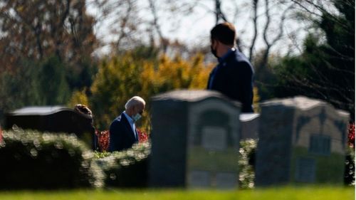 拜登悼念已故长子照片