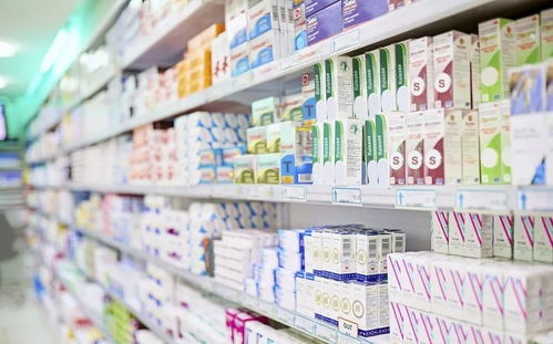 中药房内摆放整齐的药材