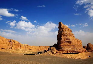 敦煌夕阳下的草原