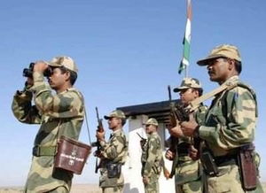 印巴边境紧张局势下的士兵巡逻画面