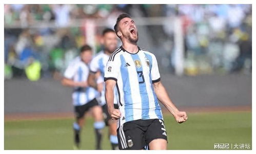 YOU与队友庆祝胜利