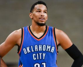 雷霆队年轻球员场上拼搏