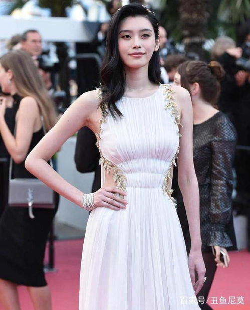 林志玲戛纳红毯白色长裙优雅亮相