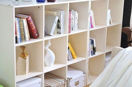 书架上摆放的积木作品合集