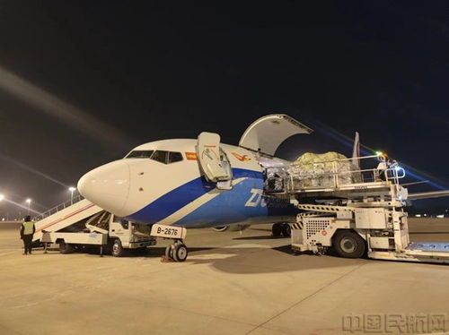 货运飞机装载iPhone货物集装箱