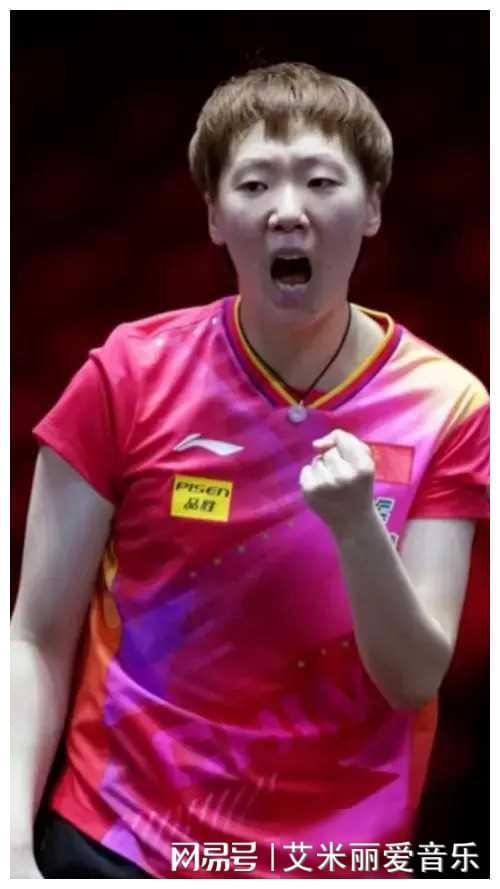 王楚钦孙颖莎在比赛中商量战术