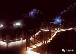 夜晚窗外繁星与钢琴交相辉映