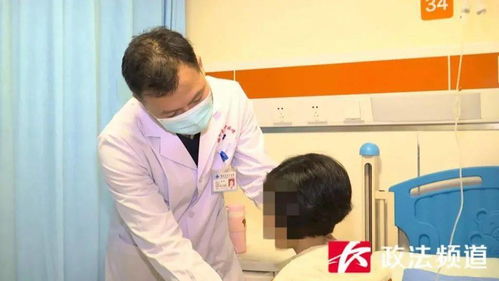 小女孩与家人平安无事接受媒体采访