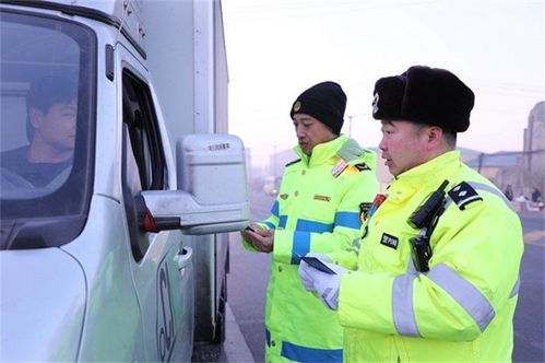 机场工作人员劝导情绪激动旅客