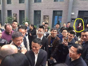 罗永浩在百度杭州分公司门口被拍到