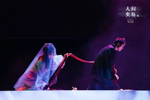 白举纲经纪人风波背后：从“耳盲”到热搜的戏剧人生