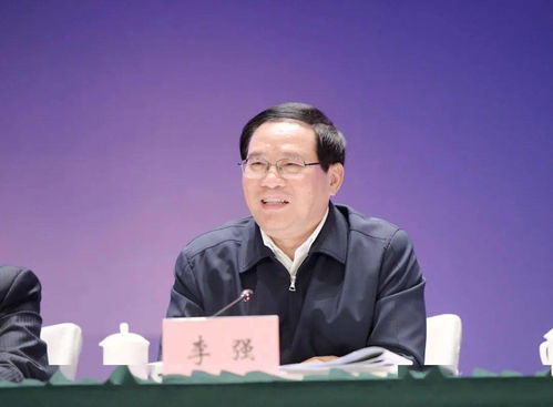 蓝天立与陈刚共同出席会议