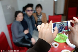 贵州母亲与失散25年的儿子相拥而泣