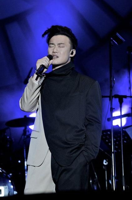 陈奕迅发动态：复活后先吃块肉！粉丝泪目：终于等到你回来