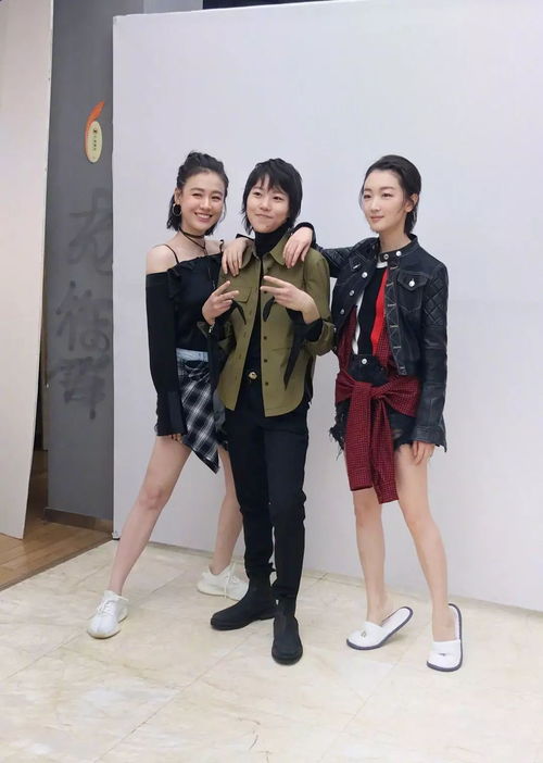 周冬雨张凌赫G社生图曝光！网友：CP感爆棚，眼神拉丝太甜了