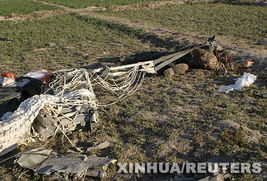 美军F-16战斗机低空飞行