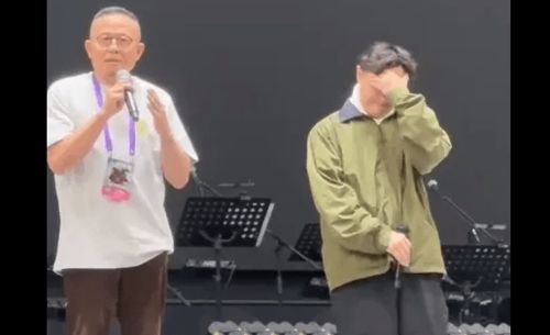 陈奕迅在医院检查的照片