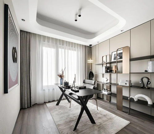 阳光透过窗户洒在书本上