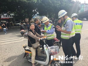 民警执法现场图片