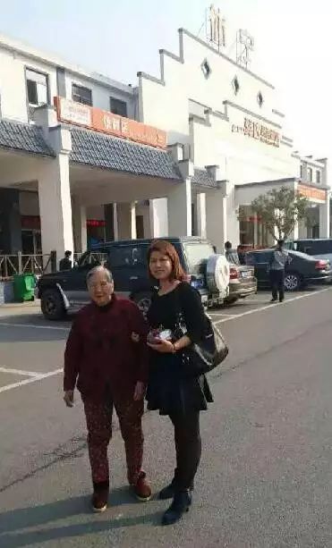 浙江一县交通局男子与两名女子办婚礼？官方通报：男子被开除