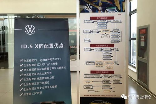 张增威为客户讲解车辆细节