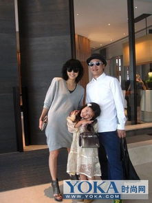 徐濠萦与女儿包包海边合照