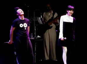 陈奕迅演唱会上父女同台画面