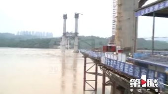 阳朔在建桥梁桥墩被洪水冲垮现场