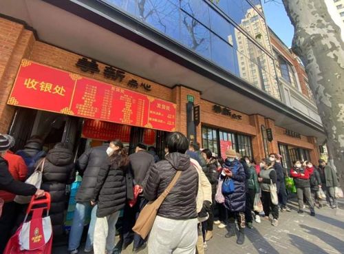 沪上阿姨门店前粉丝排队场景