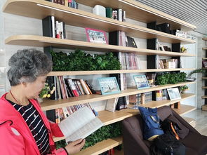 病人在走廊中行走