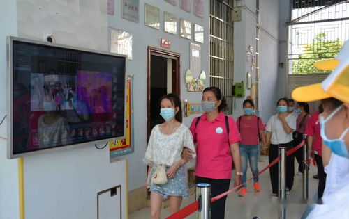 小孩在家休息测体温场景