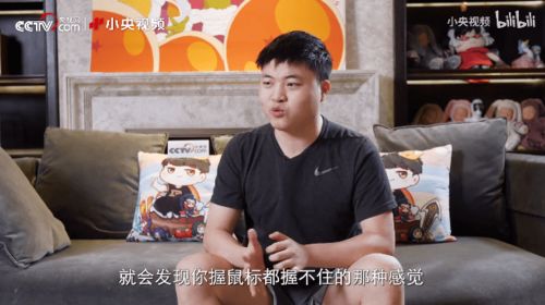 Uzi退役后仍活跃在电竞圈