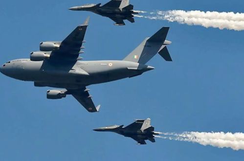 印度空军基地停满战机