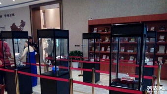 广州一家金店租赁柜台展示的黄金首饰