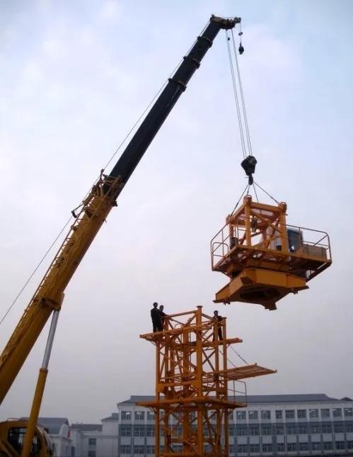 中国大型起重机正在作业